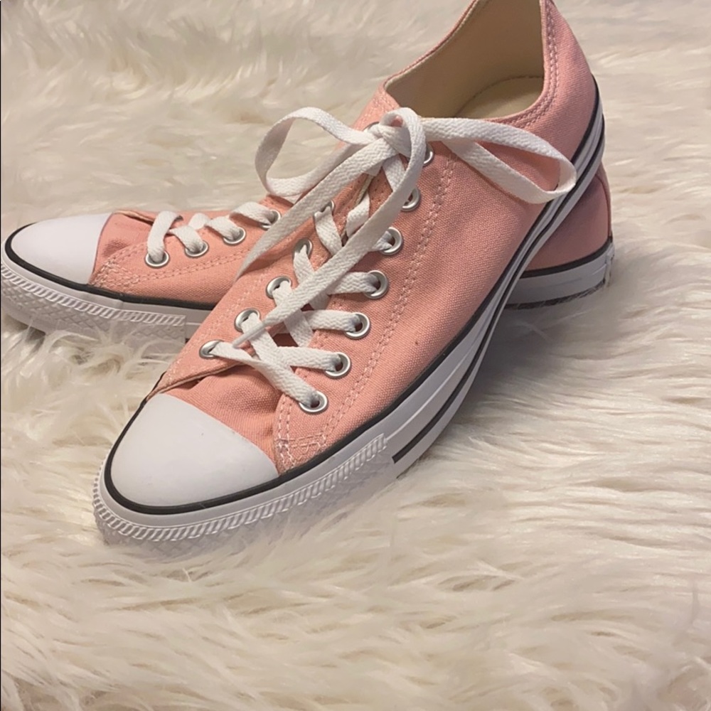 WOMENS LOW TOP CONVERSE